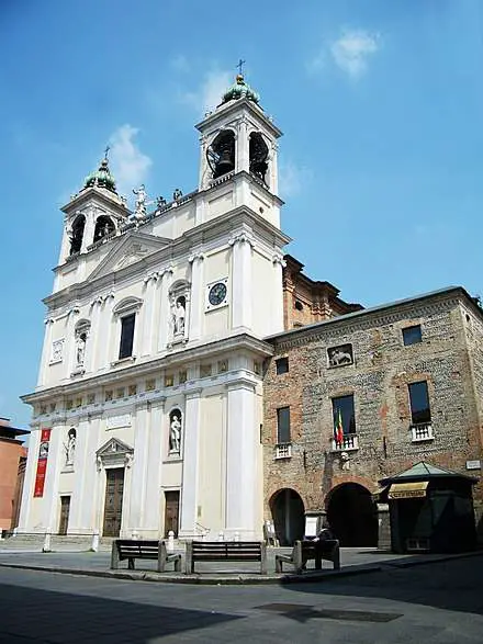 cappella presso lospedale romano di lombardia santissima trinita romano di lombardia 24058