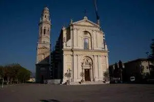chiesa san lorenzo grezzano 37060