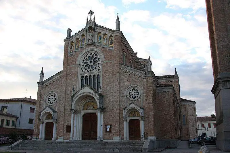 chiesa san martino vescovo cornuda 31041