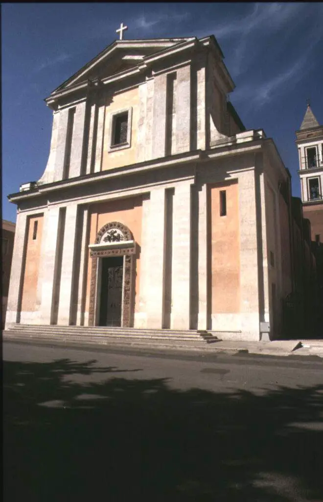 chiesa santa maria assunta cisterna di latina 04012