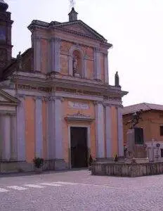 chiesa santi pietro e paolo tronzano vercellese 13049