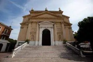 chiesa santi pietro e paolo villafranca di verona 37069