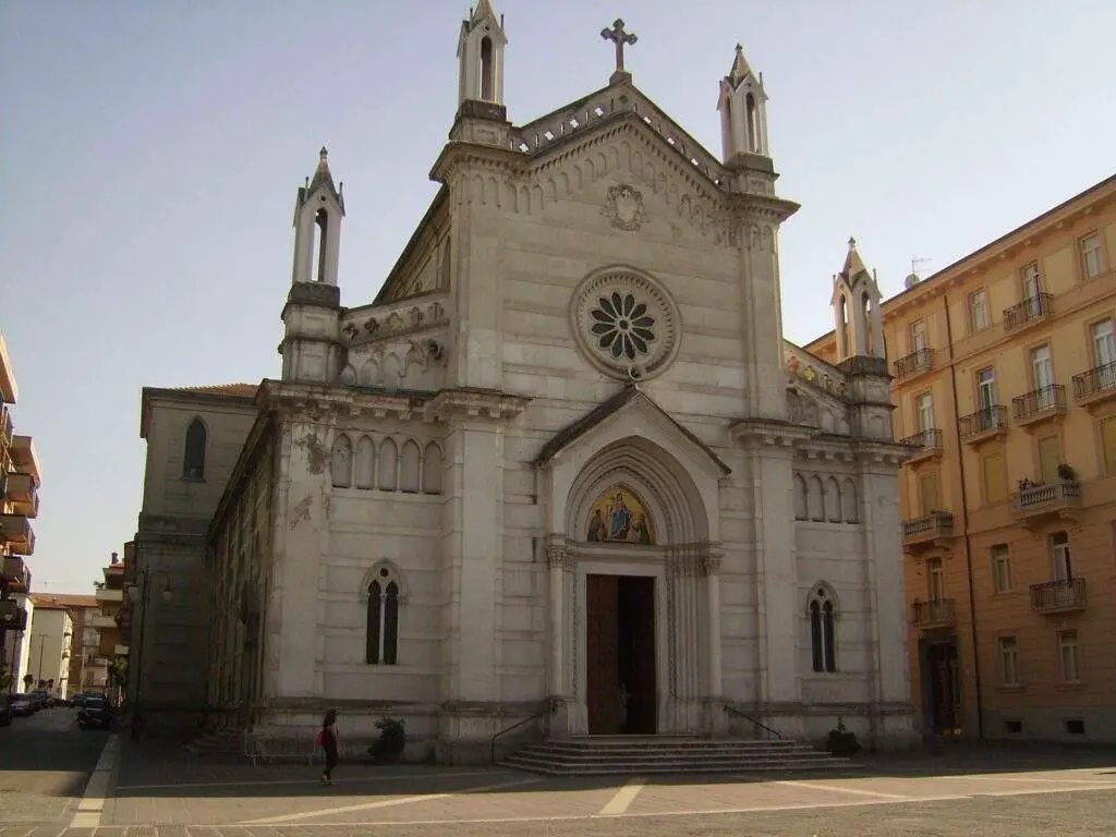 chiesa santissimo rosario avellino 83100